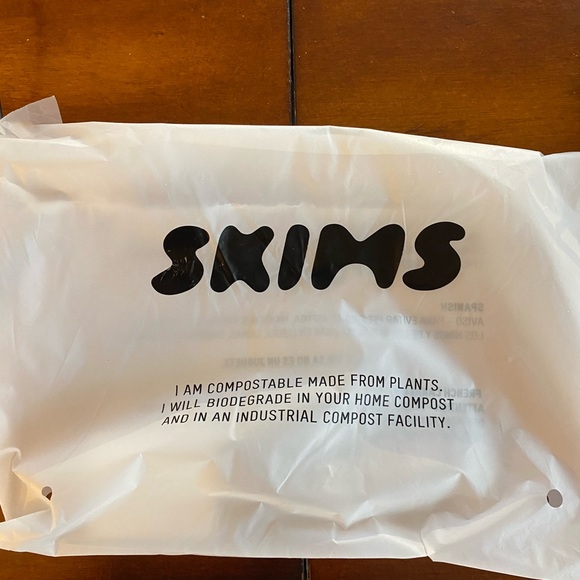 SKIMS Buttery Soft Sugar Plum Sleeveless Women's Top - Picture 4 of 4